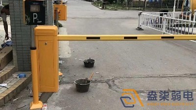 停車場道閘為什么很少砸到車？