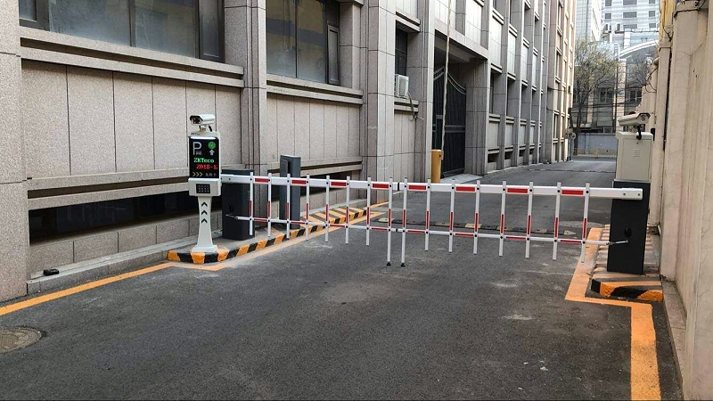小區車輛出入管理系統，實現人員及車輛出入管理無人化