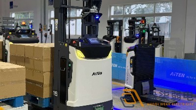 潛伏式機器人為什么越來越火？車間柔性物流的低成本答案
